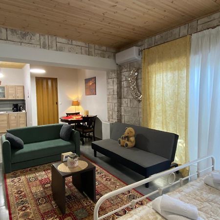 D&M Studio Ριο Πατρα Patras Exterior foto